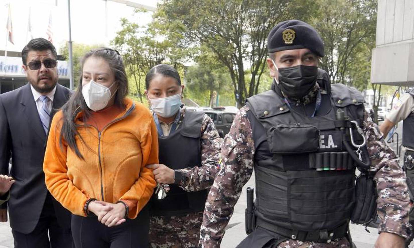 La Cadete Joselyn Sánchez detenida por el caso Bernal ingresa a la Fiscalía General del Estado para rendir una nueva versión