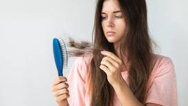 Caída del cabello como consecuencia del contagio de covid-19