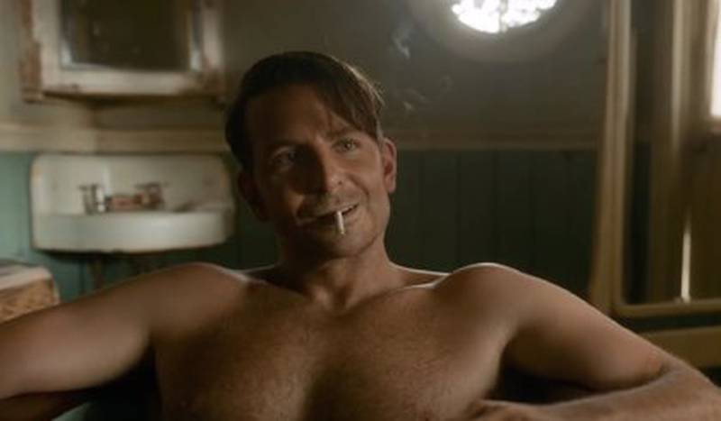 El guion incluye un desnudo frontal del actor Bradley Cooper durante una escena en el que su personaje, Stanton Carlisle, tiene sexo en una bañera.