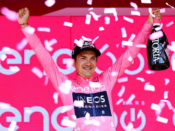 La coincidencias que proclamarían campeón del Giro a Carapaz