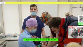 “Muéstrale esto al cabrón de Putin”: médico llora al no poder salvarle la vida a una niña de 6 años en Ucrania