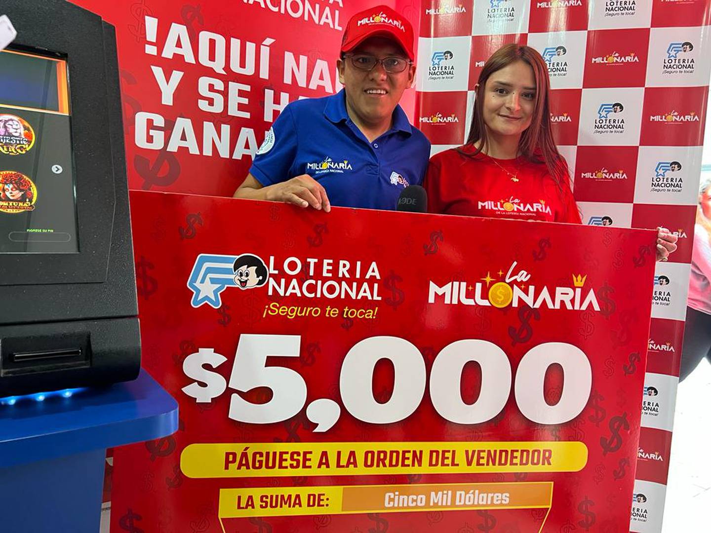 Eber Chiliquinga y Andrea Páez, vendedores del boleto ganador de La Millonaria en Ibarra