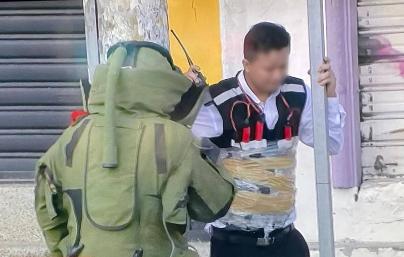 Hombre con posible explosivo en Guayaquil