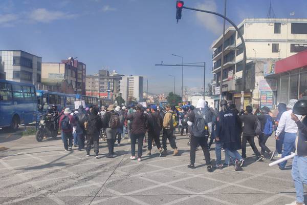 Quito: Calles cerradas por marcha de estudiantes de la Universidad Central