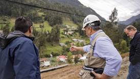Ministro supervisó el avance de las obras en la vía Cuenca- Molleturo-El Empalme