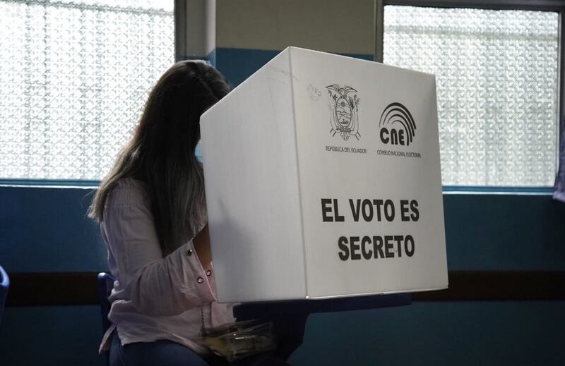 ecuatorianos-urnas
