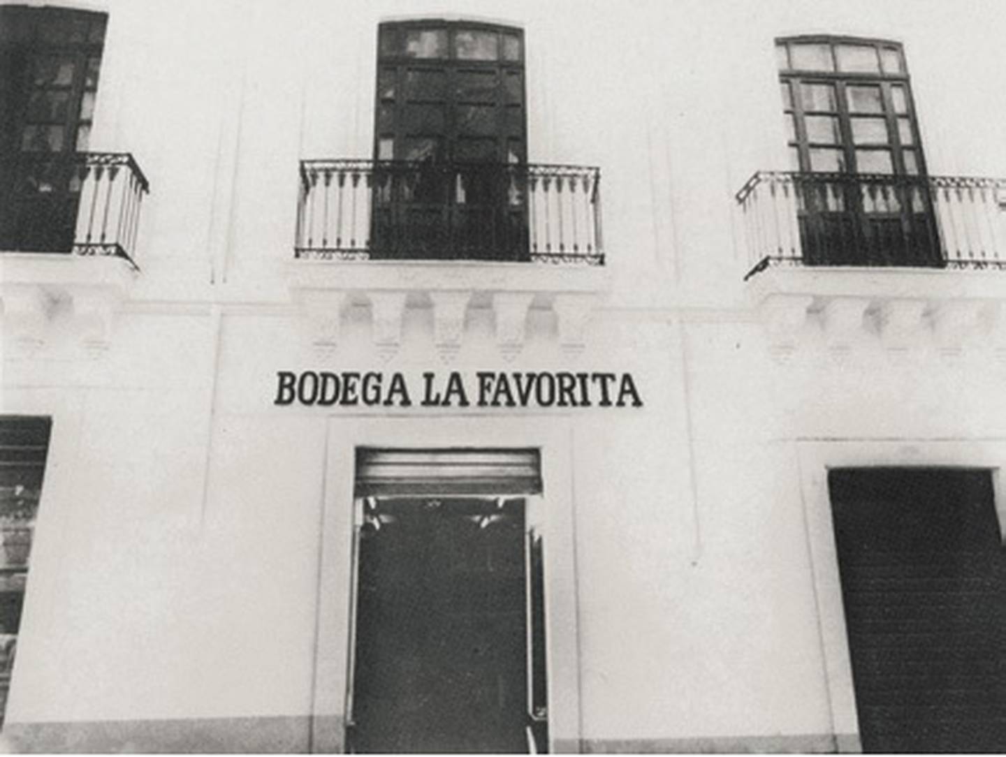 Primer local de Corporación Favorita en Quito.