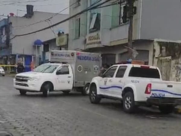 Fausto Salinas reacciona al asesinato de un Policía de antinarcóticos afuera de la Fiscalía de Santo Domingo 