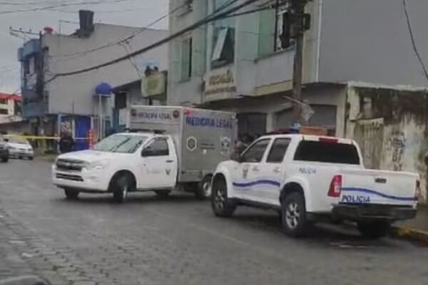 Fausto Salinas reacciona al asesinato de un Policía de antinarcóticos afuera de la Fiscalía de Santo Domingo 