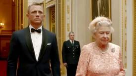 El día que James Bond escoltó a la Reina Isabel II