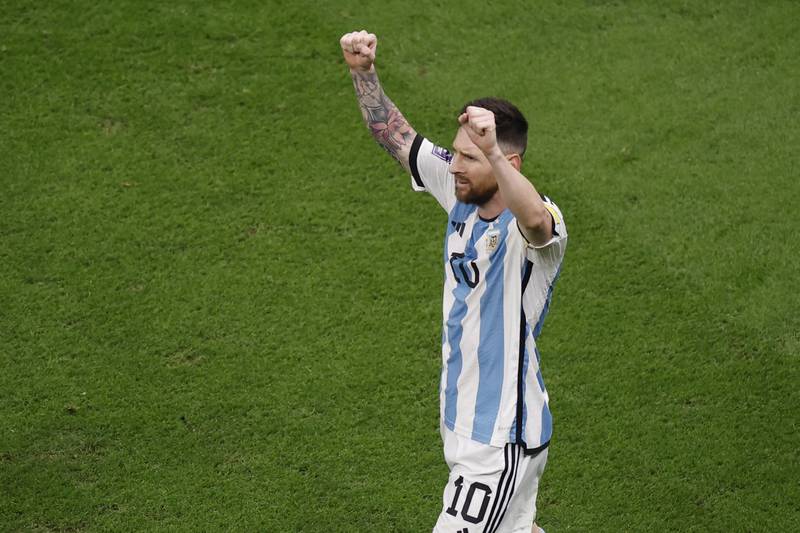 Lionel Messi de Argentina celebra un gol  en el partido de semifinales del Mundial de Fútbol Qatar 2022 entre Argentina y Croacia