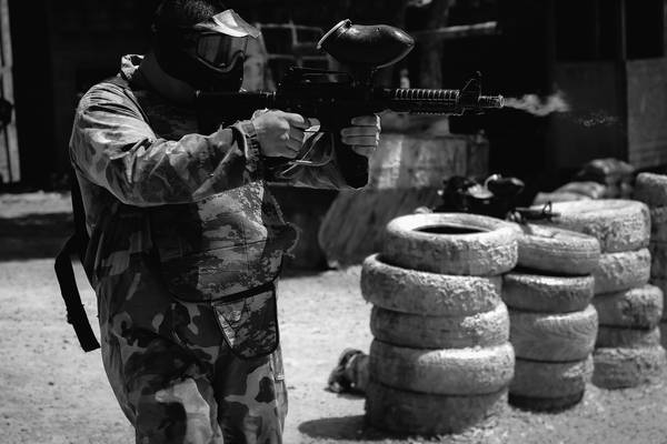 Lo que se sabe de delincuentes que usaron arma de paintball para asaltar locales comerciales en Quito