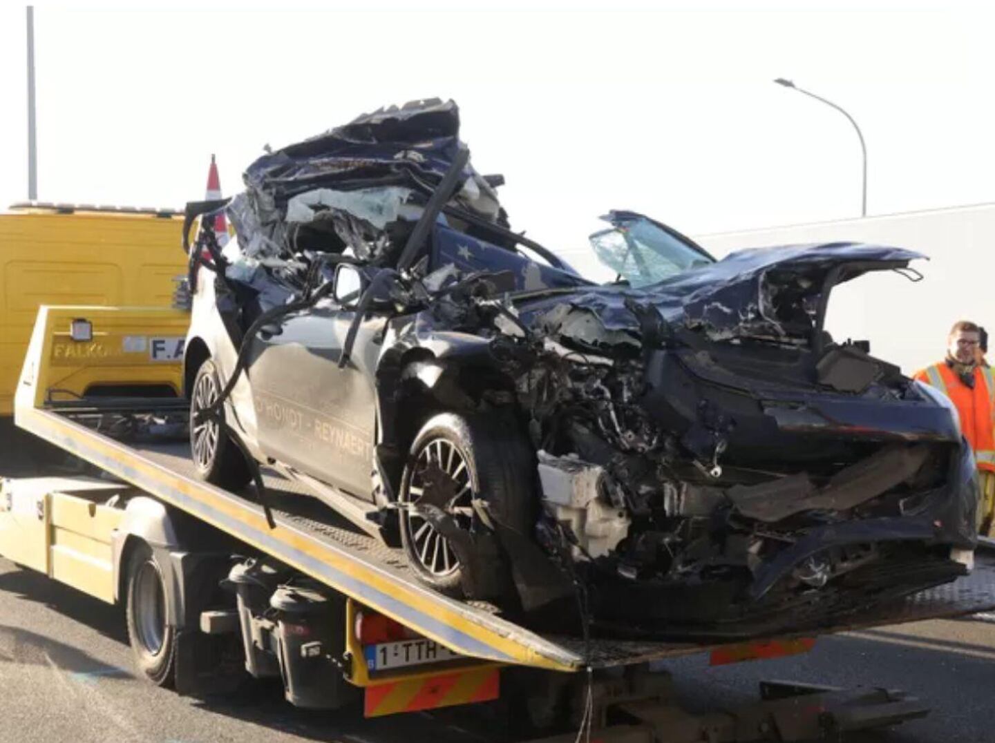 Así quedó el auto de Miss Bélgica tras accidente de tránsito