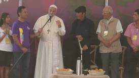 ​La broma del papa Francisco al bendecir los alimentos en el Hogar de Cristo