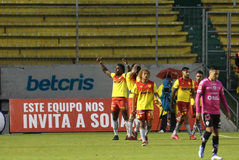 La 'Tuca Ordóñez' festejando su gol con Aucas ante Independiente del Valle