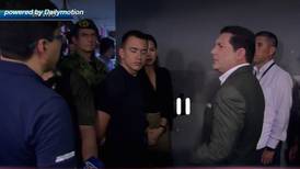 Presidente Daniel Noboa visitó TC Televisión y observó los rastros de impacto de bala en las puertas