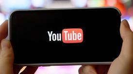 El hack que YouTube no quiere que sepas: Así puedes escuchar música con tu pantalla apagada 