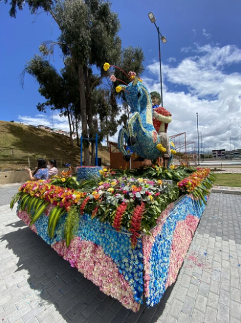 Ecuador: Alegorías del Carnaval de las frutas y flores en Ambato
