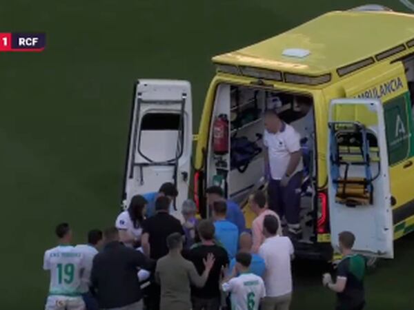 ¡Se desplomó en la cancha! Jugador profesional sufrió un paro cardiorrespiratorio en España