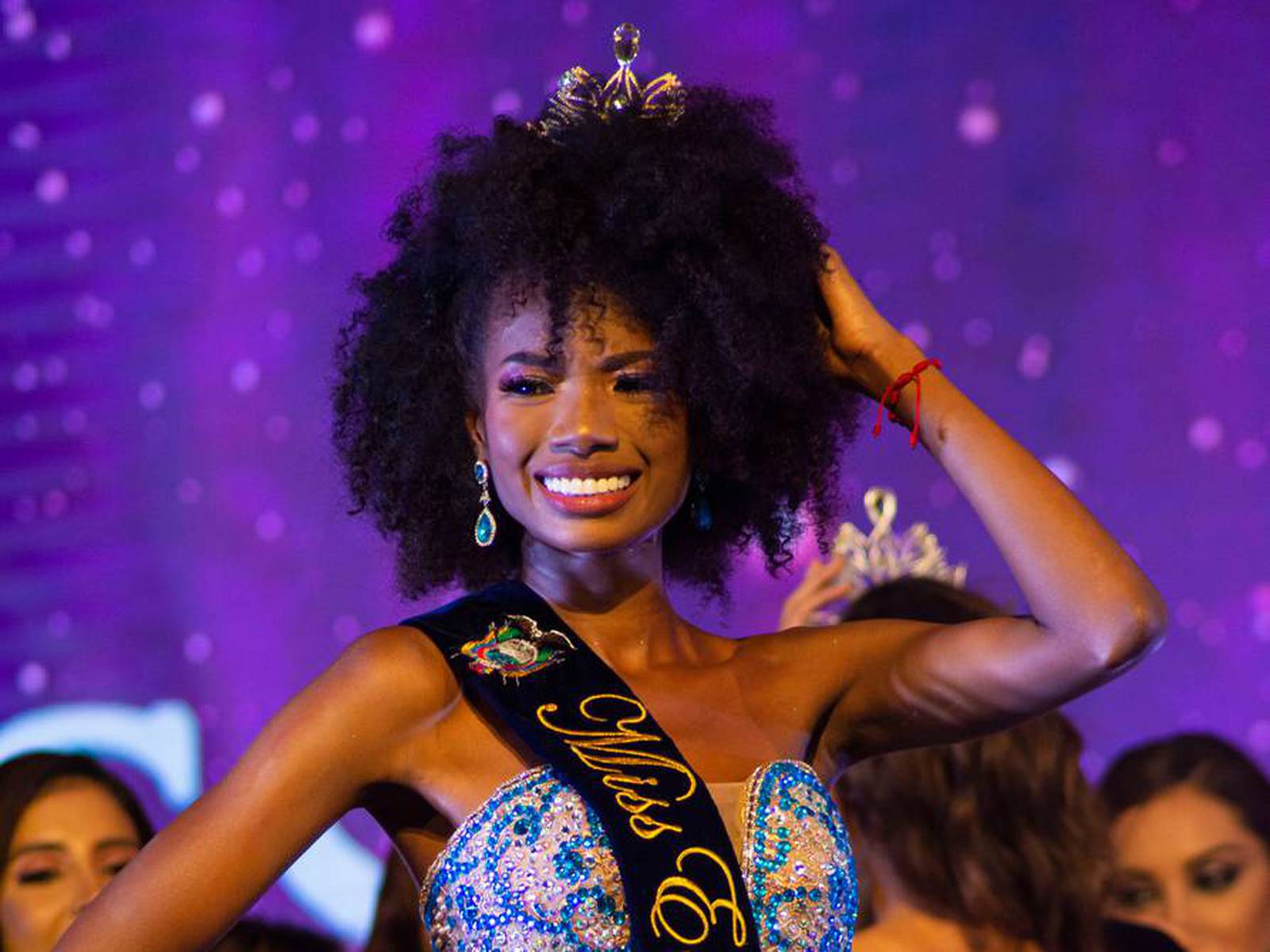 Diseñadores critican los looks de la nueva Miss Ecuador “Le falta