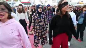 Policía dispersa a mujeres que cantaban “Un violador en tu camino” en Estambul