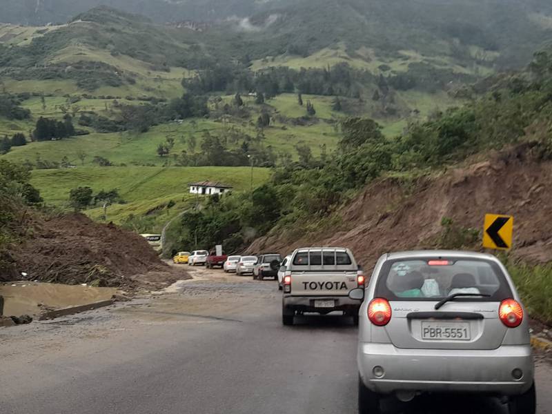 Derrumbes en la vía Cuenca-Girón-Pasaje