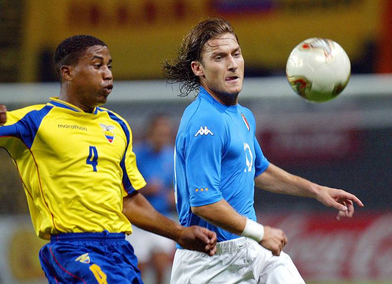 Ulises De La Cruz vs Francesco Totti en el Ecuador vs Italia