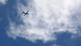 Pasajero sin experiencia en vuelo aterriza avión tras emergencia: piloto estaba “incoherente”