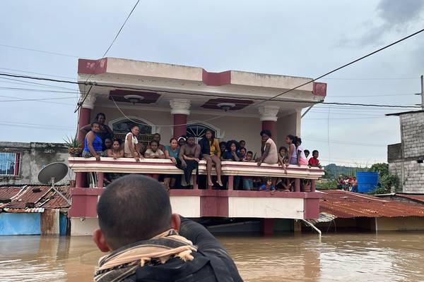 Suspensión de clases y más de 11 mil personas afectadas en Esmeraldas tras fuertes lluvias