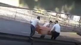 Video: Ataúd cae de carroza en plena avenida en ciudad de Chile