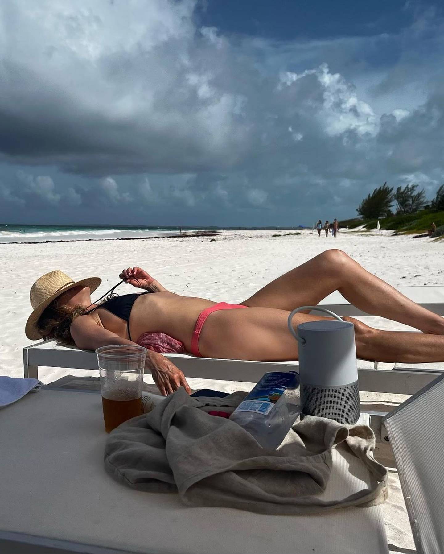 Jennifer Aniston en bikini en la playa