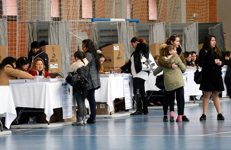 Foto referencial. Ecuatorianos votan en España/EFE