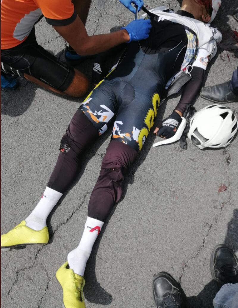 Ciclista Andrés Criollo fue atropellado por un vehículo que se dio a la fuga.
