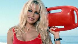 Pamela Anderson se siente “violada” luego de que la serie sobre ella y Tommy Lee haya sido realizada sin su consentimiento