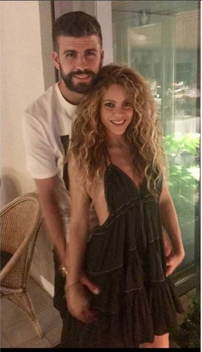 Shakira sin maquillaje, ni Photoshop en bikini con Piqué