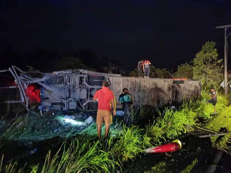 Fatal accidente de bus interprovincial en el cantón Sucúa: 18 fallecidos y 25 heridos
