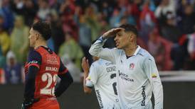 Paolo Guerrero goleador y figura en Liga de Quito que pone un pie en la final de la Sudamericana; Defensa y Justicia pagó caro 