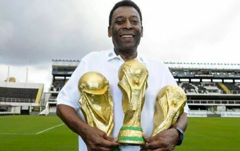 Pelé es el único futbolista en ganar tres Mundiales.