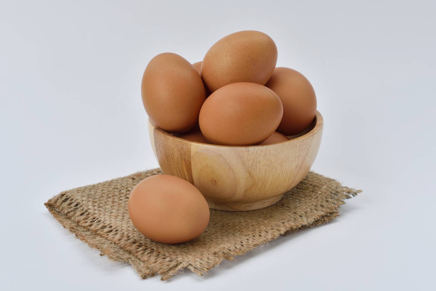 La cubeta de huevos se dispara y se vende hasta en 5 dólare