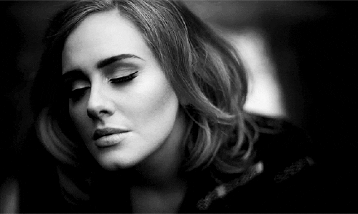 Gif de Adele no videoclipe de “Hello”