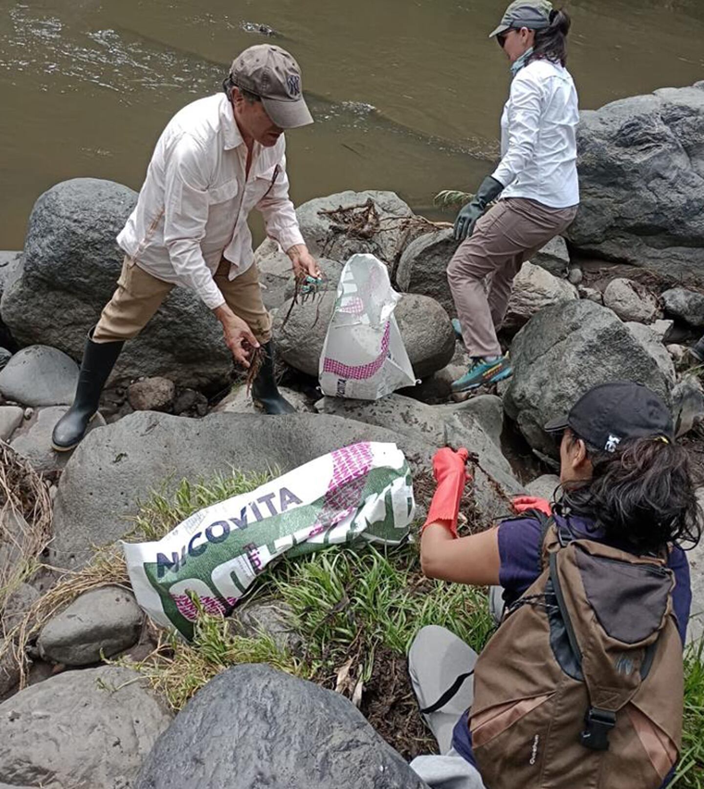 Ecuador se unió a la iniciativa internacional de limpiar ríos con motivo de la conmemoración del Día del Agua
