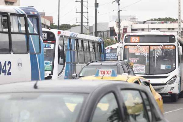 Suspenden servicio de buses en Guayaquil; las dos condiciones para retomar actividades