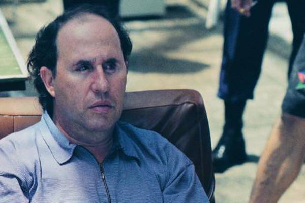 La triste historia de El Osito, el hermano mayor de Pablo Escobar: Ciego, sobrevive con lo justo y estuvo a punto de ser millonario