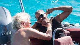 Obama se enfrenta a Richard Branson en competencia de Kitesurf