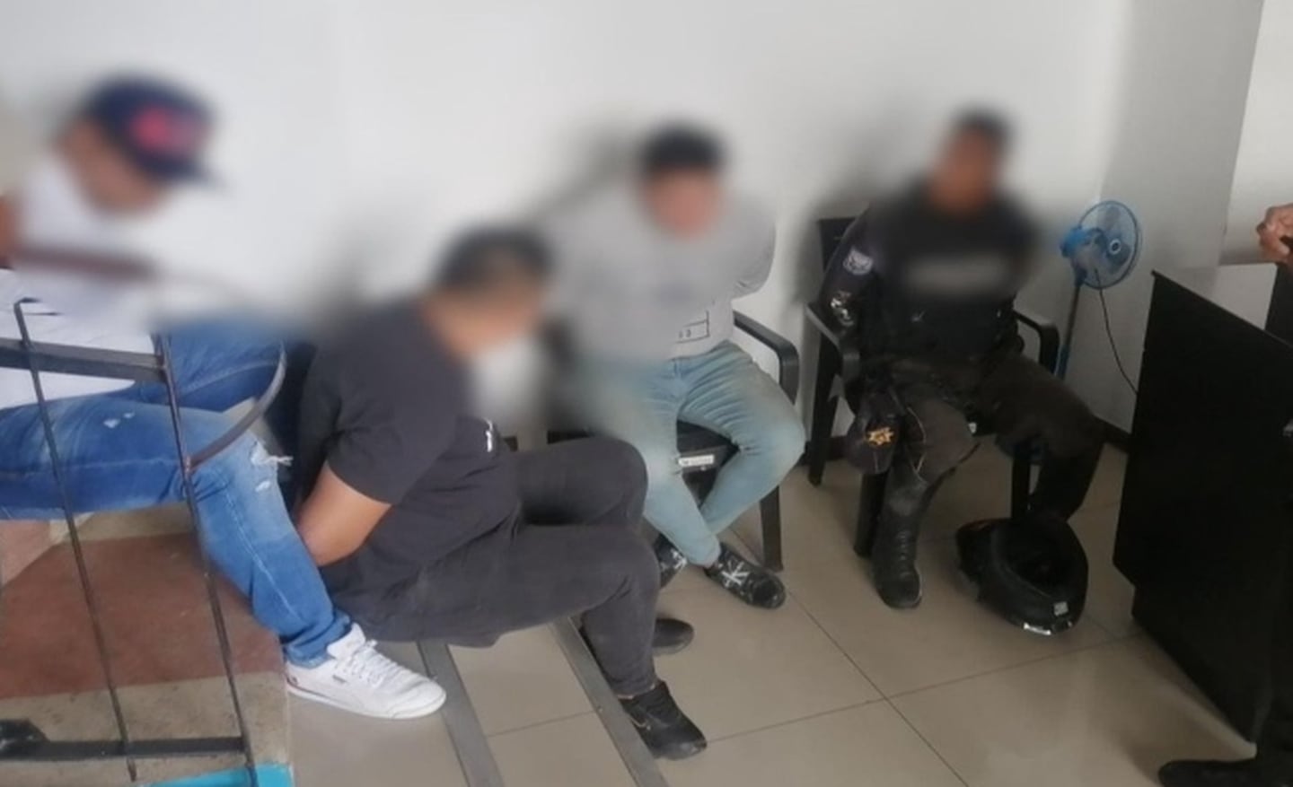 Policías detenidos por participar en robo en Guayaquil