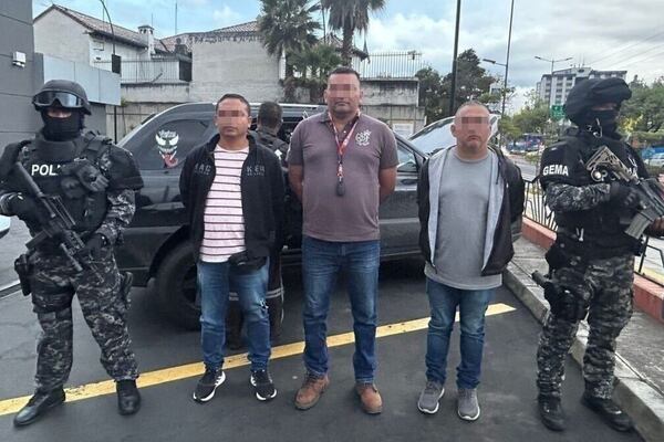 Militares vinculados a grupos terroristas fueron capturados con USD 100 000 en el norte de Quito