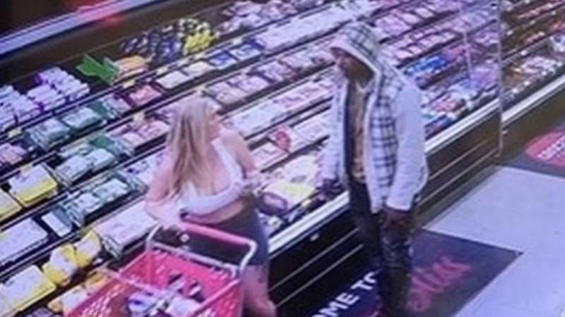 Modelo de OnlyFans sufre acoso sexual en supermercado.