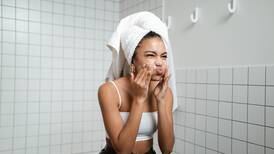 ¿Cómo cuidas tu rostro? Pasos para una rutina de skin care rápida en las mañanas