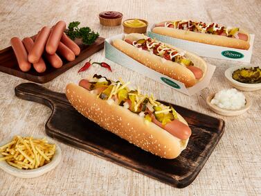 Celebrando el Día del Hot Dog: Un snack que deleita con sabor y creatividad