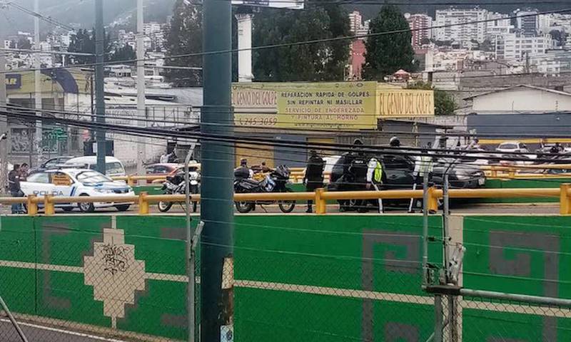 Quito: Un policía es acusado de intentar asesinar a su esposa